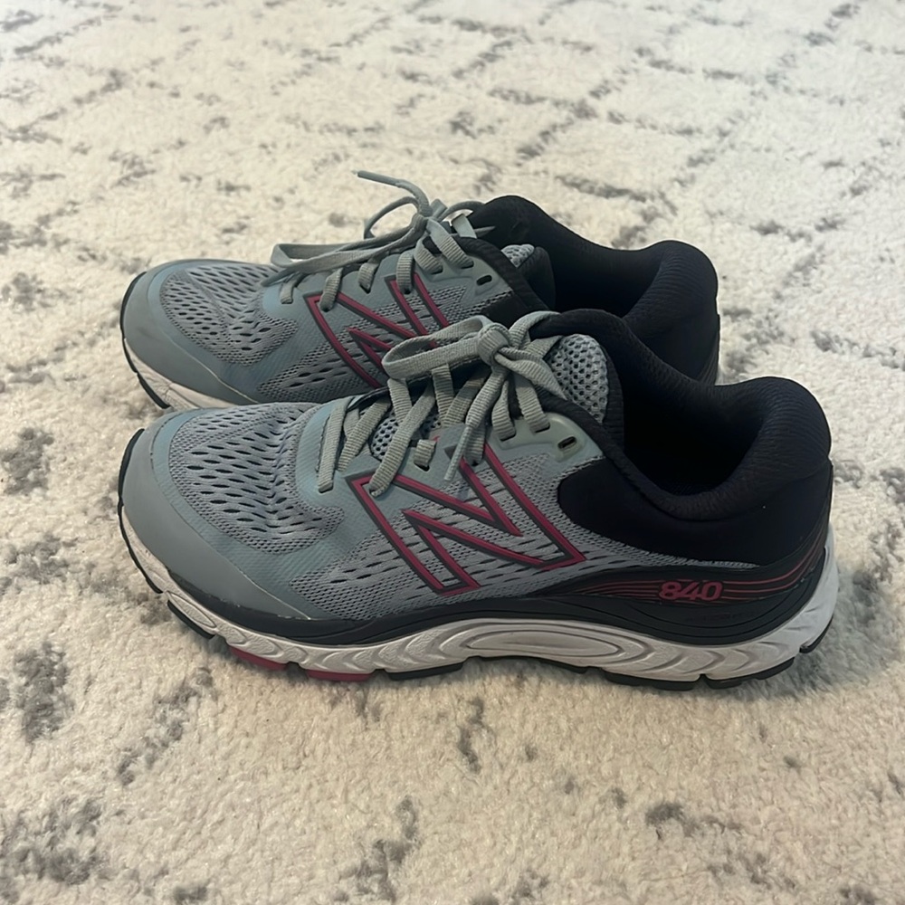 New Balance 840 Sneakers